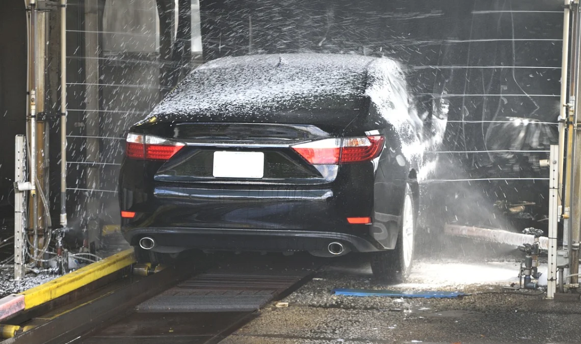 Car Washing Service in india: तेजी से बढ़ती गाड़ियों की संख्या के साथ Washing Service की बढ़ती मांग, कमाए लाखो रूपये।