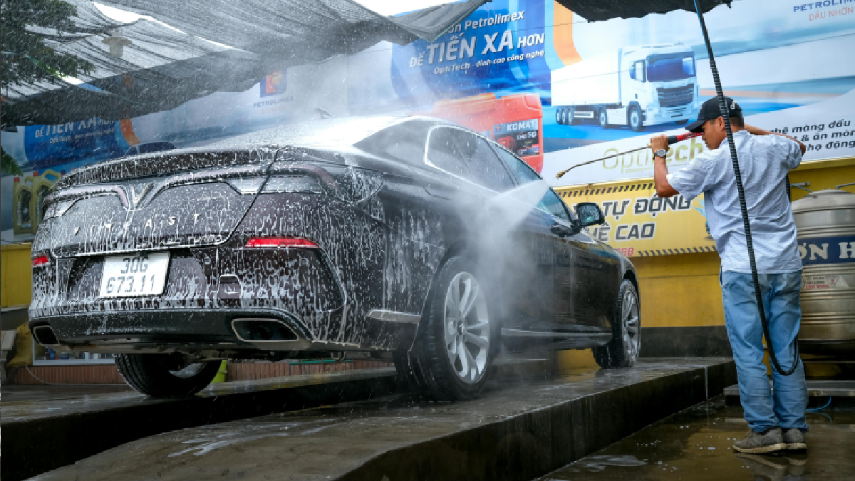 Car Washing Service in india: तेजी से बढ़ती गाड़ियों की संख्या के साथ Washing Service की बढ़ती मांग, कमाए लाखो रूपये।