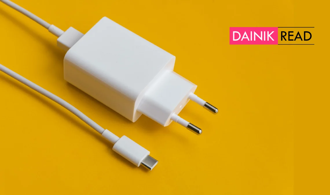 स्मार्टफोन चार्जर ज्यादातर सफेद ही क्यों होते हैं? इसके पीछे का कारण 99% लोगों को नहीं पता, वजह जानकर रह जाएंगे हैरान